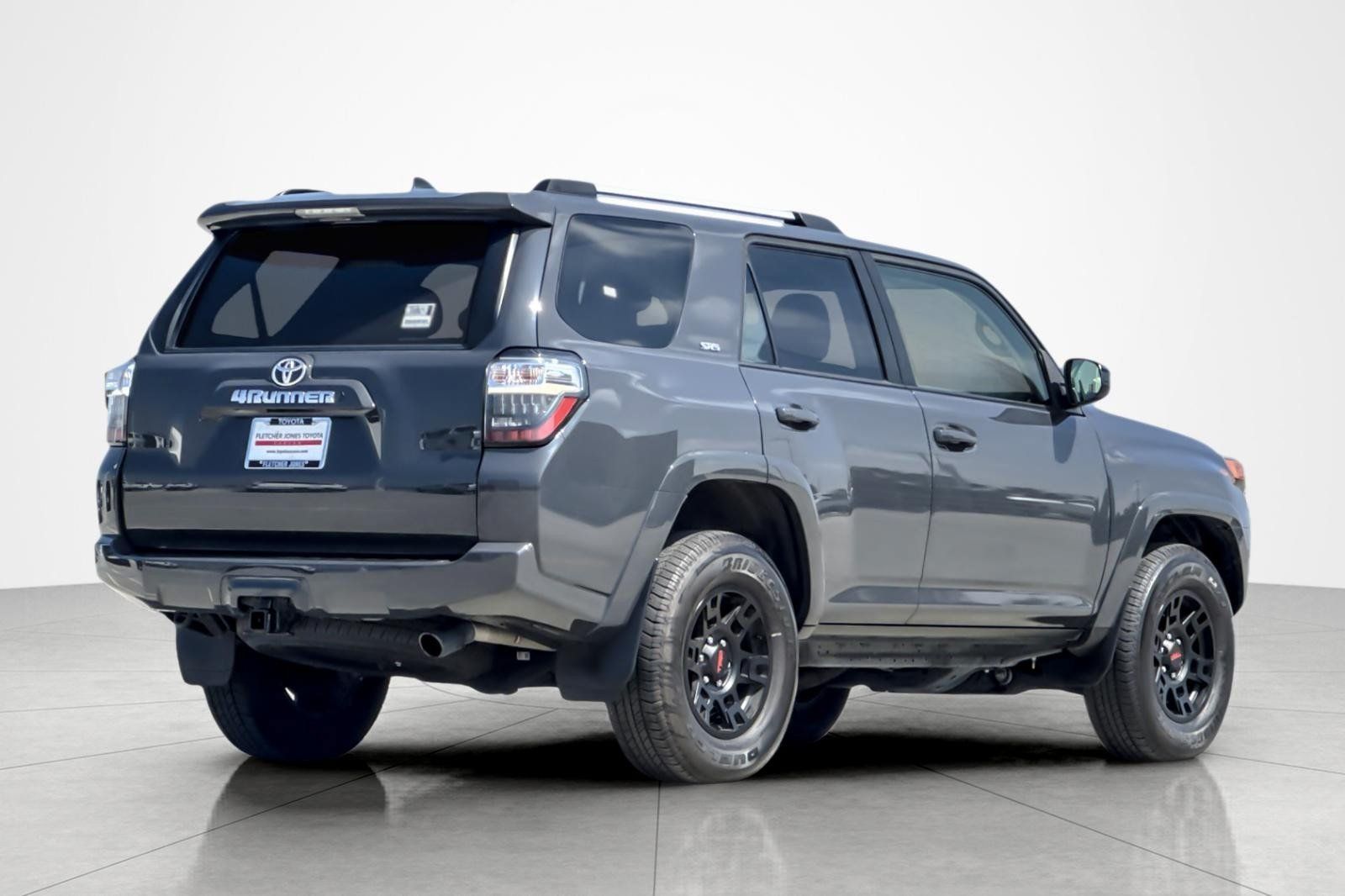 Used 2024 Toyota 4Runner SR5 AWD/4WD image 5