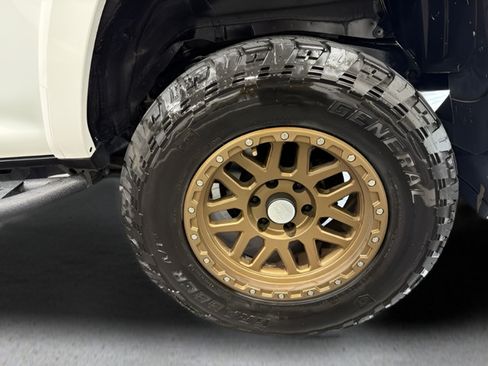 Used 2021 Toyota 4Runner SR5 Premium w/ Moonroof Package AWD/4WD image 38