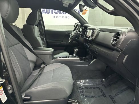 Used 2019 Toyota Tacoma TRD Sport AWD/4WD image 22