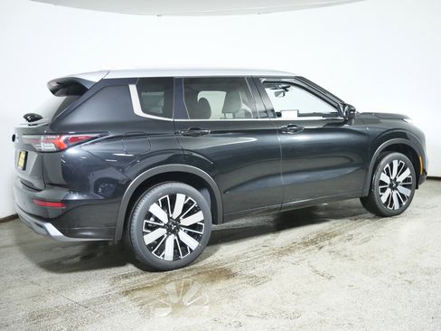 New 2025 Mitsubishi Outlander AWD image 2
