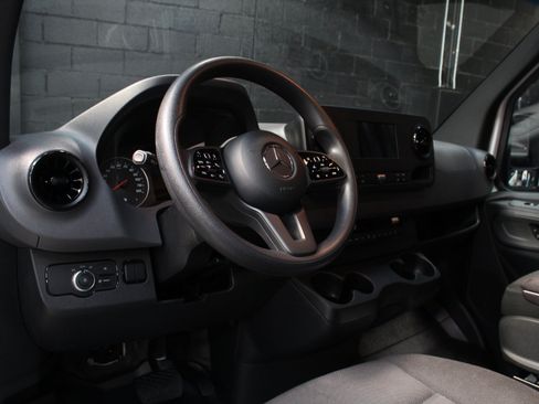 Used 2024 Mercedes-Benz Sprinter 2500 image 27