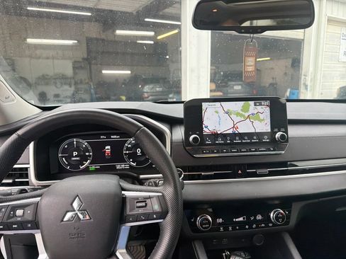 Used 2025 Mitsubishi Outlander SE AWD/4WD image 20