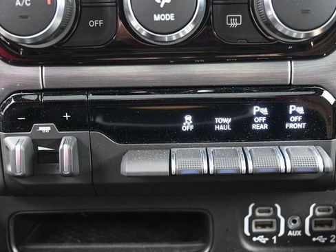 Used 2022 RAM 1500 Limited w/ Body Color Bumper Group image 33