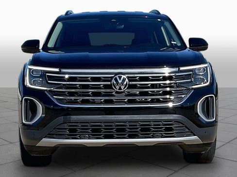 Used 2025 Volkswagen Atlas SE FWD image 4