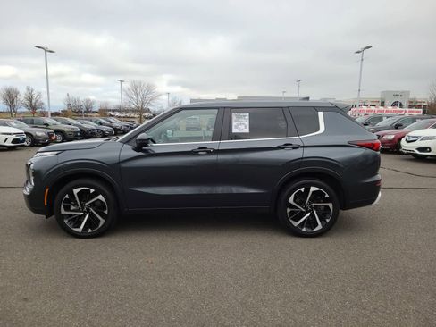 Used 2024 Mitsubishi Outlander SE image 11