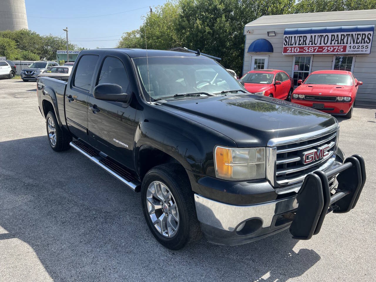 Used 2012 GMC Sierra 1500 SLT w/ SLT Convenience Package AWD/4WD image 2