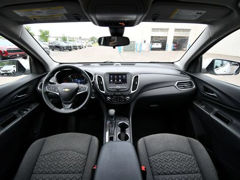 Used 2024 Chevrolet Equinox LT AWD/4WD image 3
