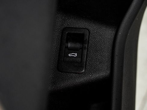 Used 2022 BMW iX xDrive50 w/ Sport Package image 41