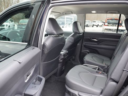 Used 2025 Toyota Grand Highlander XLE image 16