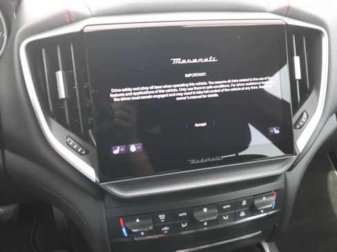 Used 2021 Maserati Ghibli S RWD image 22