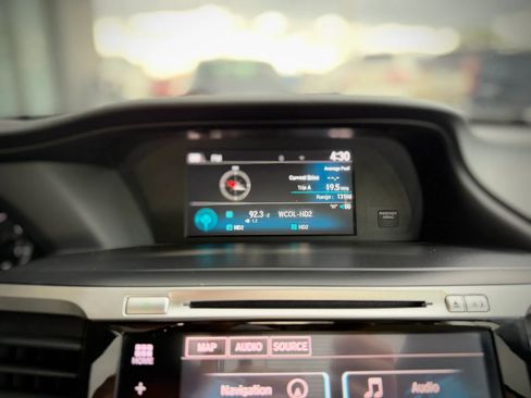 Used 2016 Honda Accord Touring image 12