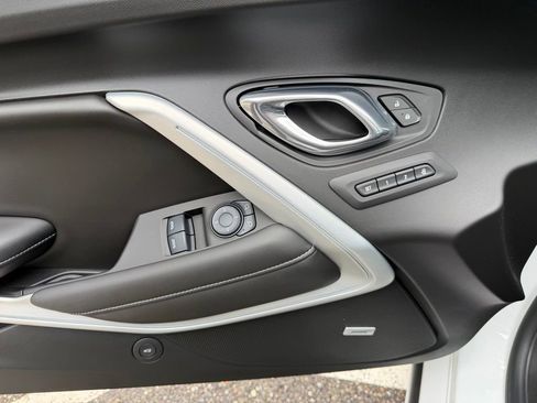 Used 2017 Chevrolet Camaro SS RWD image 9