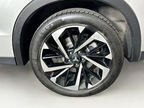 Used 2024 Mitsubishi Outlander SE image 11