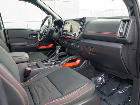 Used 2025 Nissan Frontier PRO-4X image 24