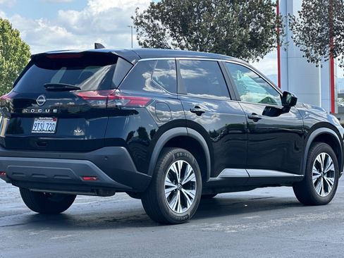 Used 2023 Nissan Rogue SV FWD image 4