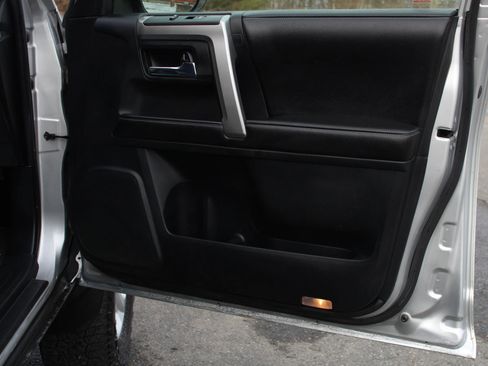 Used 2015 Toyota 4Runner SR5 image 18