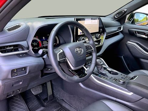 Used 2026 Toyota Highlander XSE AWD/4WD image 17