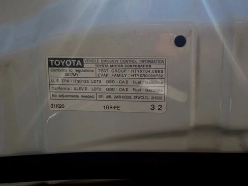 Used 2017 Toyota 4Runner SR5 AWD/4WD image 37