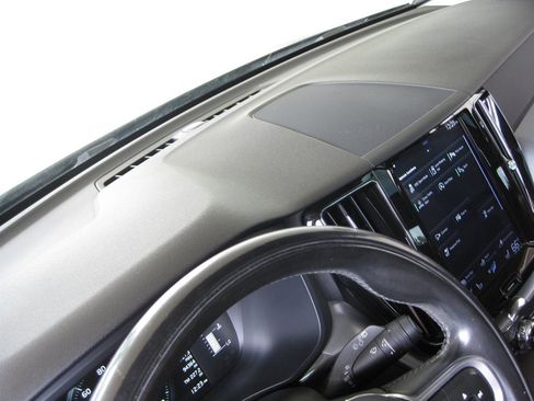 Used 2019 Volvo XC60 T5 Momentum w/ Premium Package FWD image 22