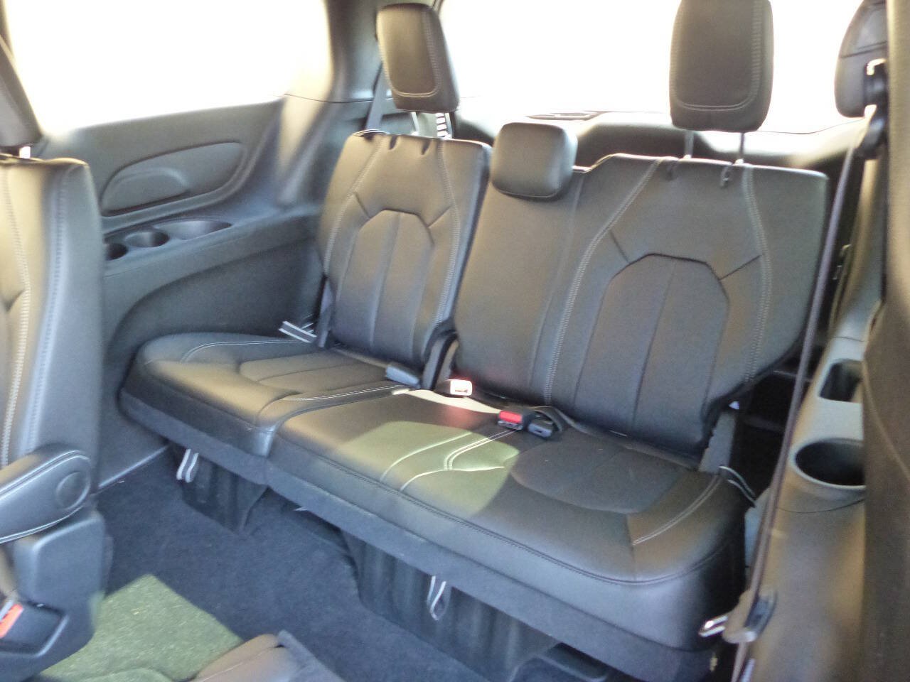 Used 2026 Chrysler Pacifica Select FWD image 42