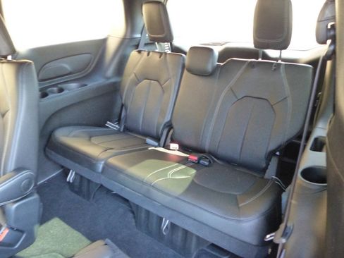 Used 2026 Chrysler Pacifica Select FWD image 42
