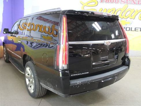 Used 2017 Cadillac Escalade ESV Premium Luxury AWD/4WD image 6