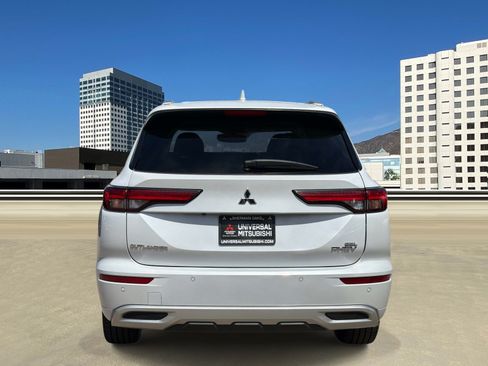 Used 2024 Mitsubishi Outlander 4WD Plug-In Hybrid image 4