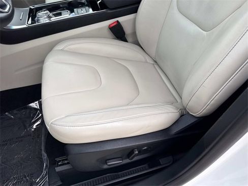 Used 2020 Ford Edge Titanium image 14