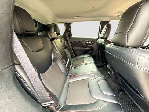 Used 2022 Jeep Cherokee Trailhawk image 25