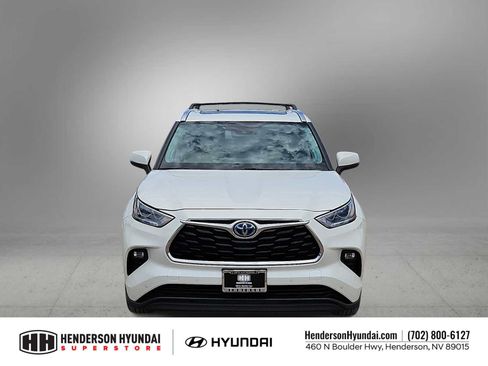Used 2021 Toyota Highlander Limited FWD image 3