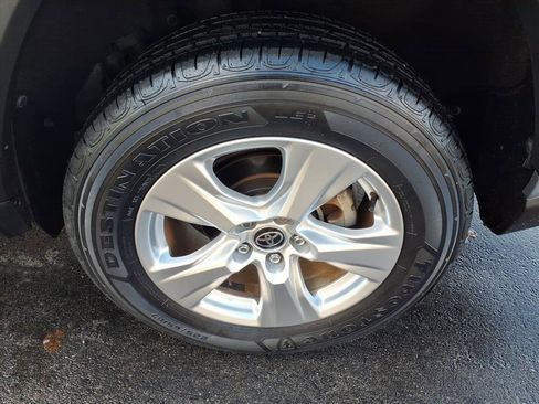 Used 2021 Toyota RAV4 XLE w/ Convenience Package image 11