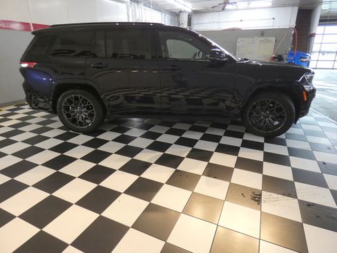 Used 2024 Jeep Grand Cherokee L Summit w/ Advanced Protech Group IV image 4