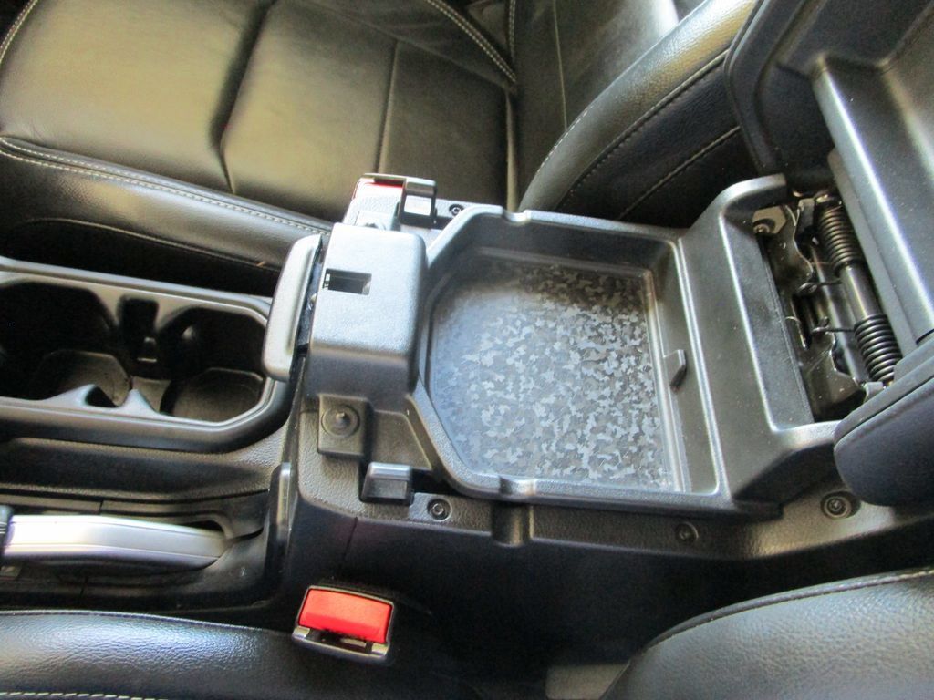 Used 2022 Jeep Wrangler Unlimited Sahara AWD/4WD image 39