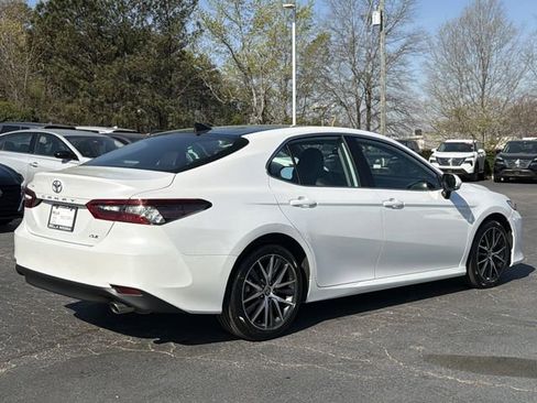 Used 2024 Toyota Camry XLE FWD image 27