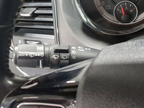 Used 2019 Dodge Grand Caravan SXT FWD image 31