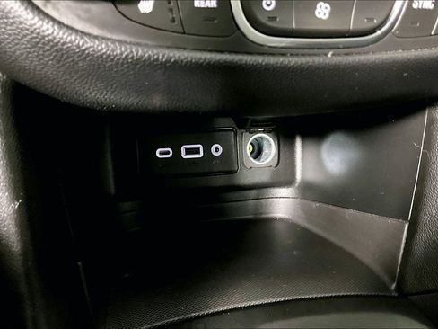 Used 2020 Chevrolet Equinox LT image 34