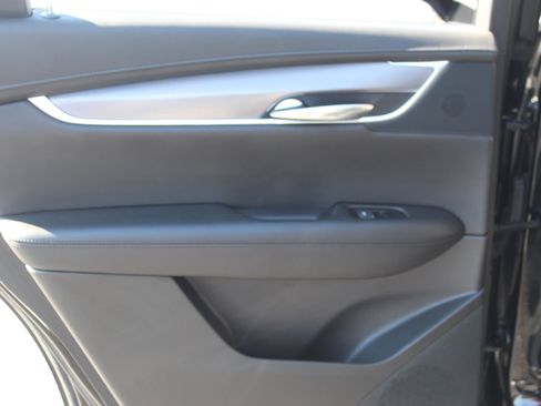 Used 2019 Cadillac XT5 Luxury w/ Advanced Security Package image 28