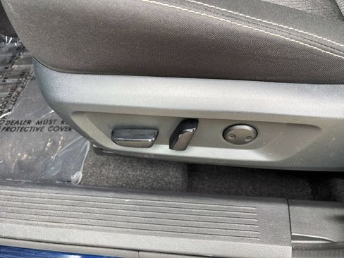 Used 2025 Nissan Rogue SV FWD image 22