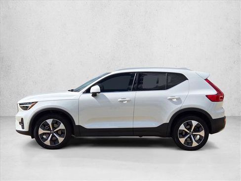 Used 2025 Volvo XC40 B5 Plus w/ Protection Package Premier AWD/4WD image 8