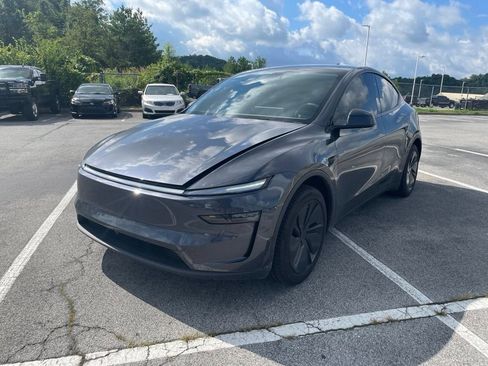 Used 2026 Tesla Model Y 2WD image 1