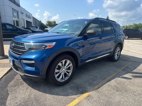 Used 2020 Ford Explorer XLT w/ Equipment Group 202A AWD/4WD image 2