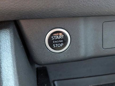 Certified 2022 Nissan Rogue SV FWD image 26