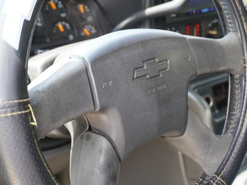 Used 2005 Chevrolet Silverado 2500 LS w/ Heavy-Duty Power Package AWD/4WD image 14