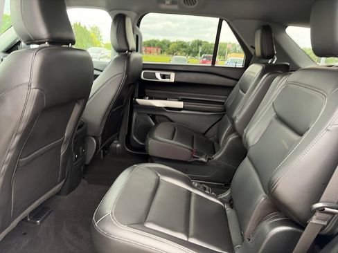Used 2023 Ford Explorer XLT w/ Equipment Group 202A AWD/4WD image 27