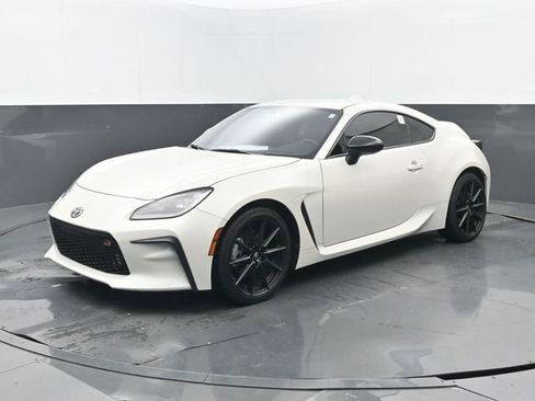 Used 2024 Toyota GR86 Premium RWD image 19
