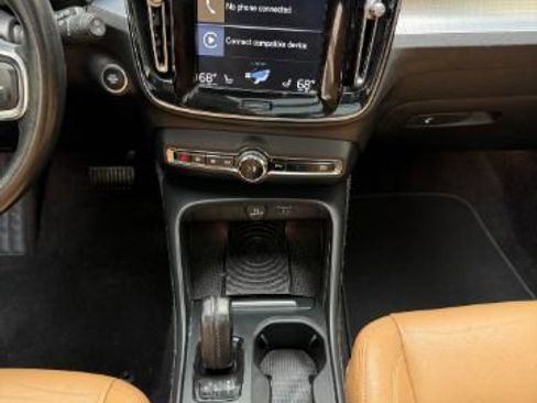 Used 2019 Volvo XC40 T5 Momentum image 20
