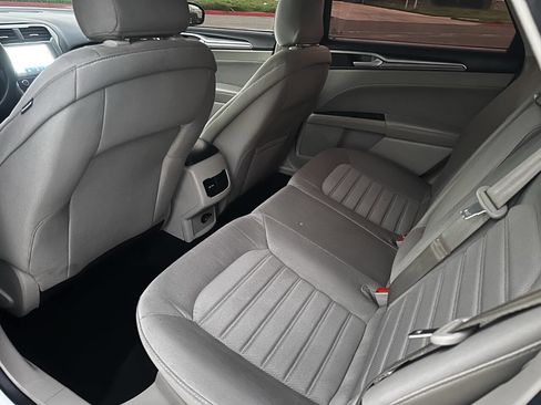 Used 2020 Ford Fusion SE image 27