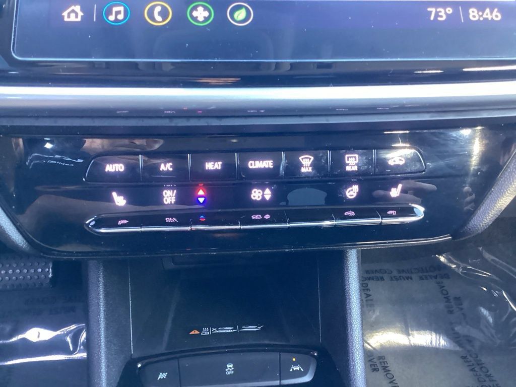 Used 2022 Chevrolet Bolt EUV LT w/ Comfort Package FWD image 25