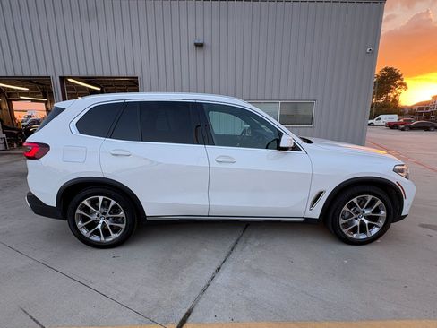 Used 2023 BMW X5 xDrive40i w/ Premium Package AWD/4WD image 9