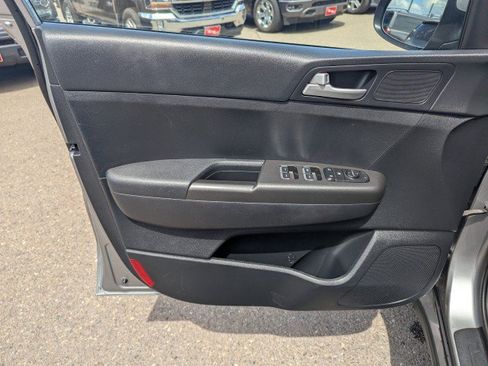 Used 2020 Kia Sportage LX AWD/4WD image 9